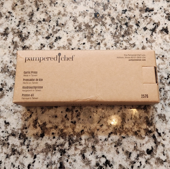 Pampered Chef garlic press - Picture 2 of 3